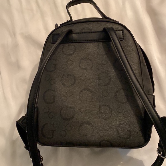 Mini guess backpack - Picture 2 of 3